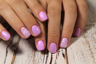 güzel jel cila manikür moda dokulu bir arka plan üzerinde