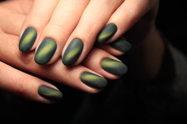 modaya uygun doku arka plan üzerinde göz alıcı güzel manikür