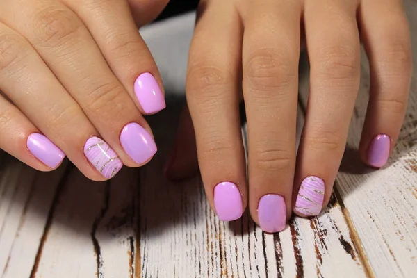 Manicure Met Lange Nagels Achtergrond Van Een Trendy Textuur — Stockfoto