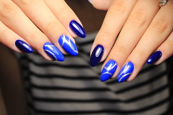 Bela Manicure Azul Belo Fundo Textural — Fotografia de Stock