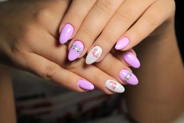 Seksuele Roze Manicure Mooie Vrouwelijke Handen — Stockfoto