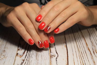 güzel jel cila manikür moda dokulu bir arka plan üzerinde