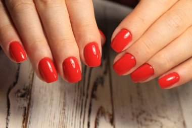 modaya uygun doku arka plan üzerinde uzun tırnaklar manikür