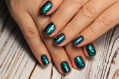 güzel jel cila manikür moda dokulu bir arka plan üzerinde