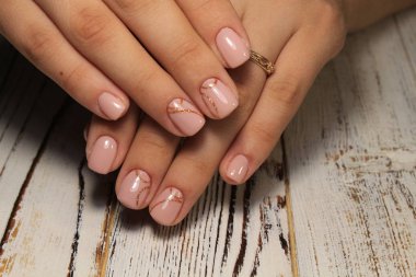 güzel eller ile arka planda moda manikür