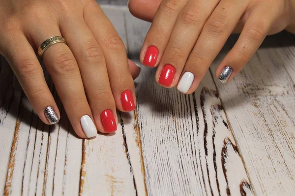 Mooie Rode Manicure Van Nagels Achtergrond Van Modieuze Textuur — Stockfoto