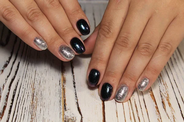 Efektowne Manicure Paznokci Piękne Kobiece Dłonie — Zdjęcie stockowe