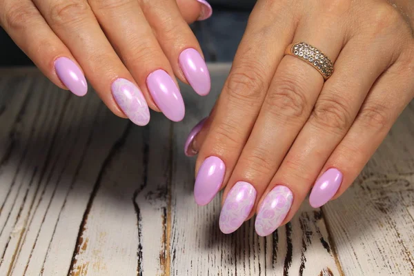 Prachtige Gel Lak Manicure Een Gestructureerde Trendy Achtergrond — Stockfoto