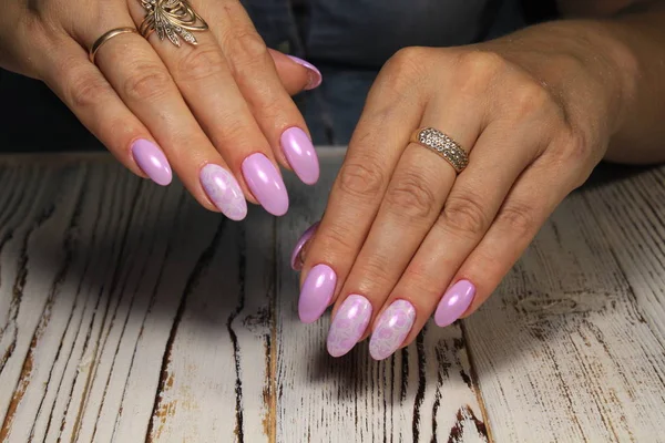 Manicura Glamorosa Los Clavos Las Manos Hermosas Femeninas — Foto de Stock