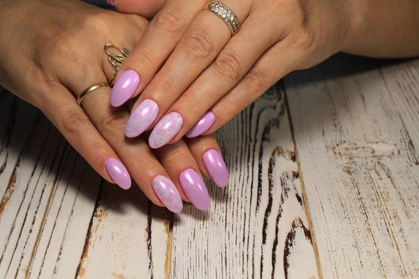 Trendy Roze Manicure Van Nagels Een Mooie Textuur Achtergrond — Stockfoto