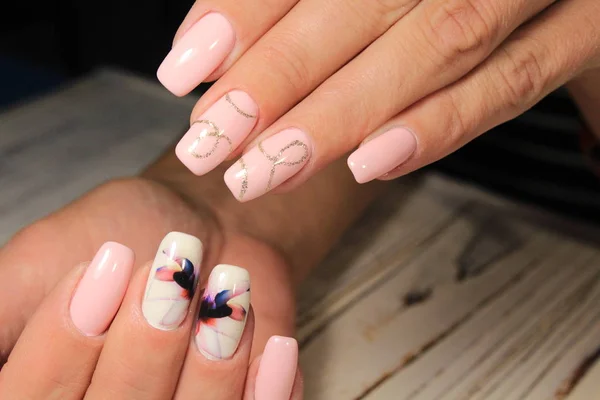 Trendy Roze Manicure Van Nagels Een Mooie Textuur Achtergrond — Stockfoto