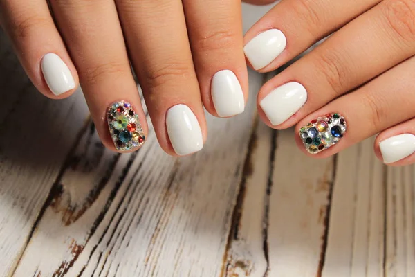 Uñas Manicura Moda Sobre Fondo Textural Blanco —  Fotos de Stock