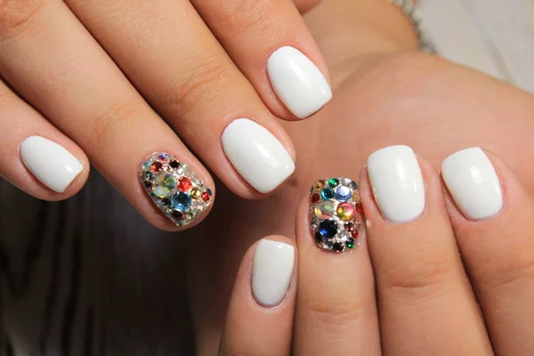 Mooie Witte Nagels Achtergrond Van Een Trendy Textuur — Stockfoto