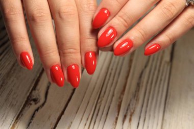 güzel jel cila manikür moda dokulu bir arka plan üzerinde