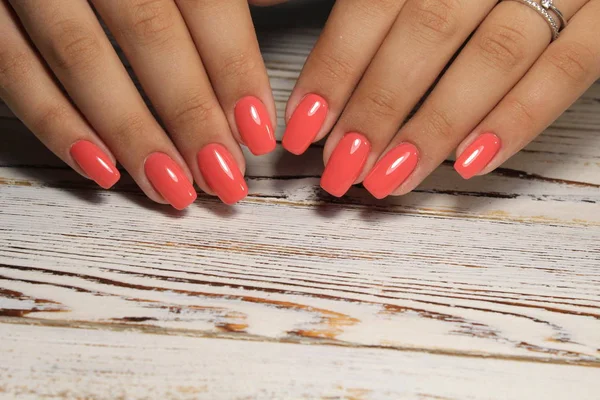 Mooie Lange Nagels Een Witte Achtergrond — Stockfoto