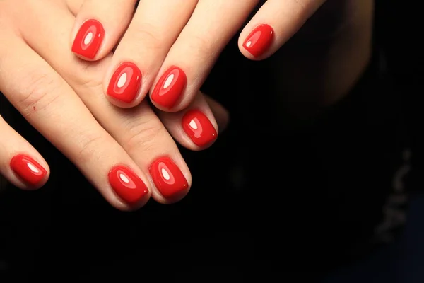 Manicure Vermelho Bonito Com Desenho Pregos Longos — Fotografia de Stock