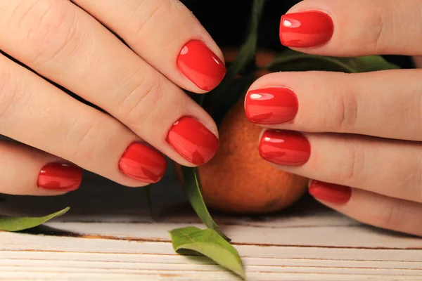 Manicura Roja Con Estilo Manos Largas Hermosas — Foto de Stock