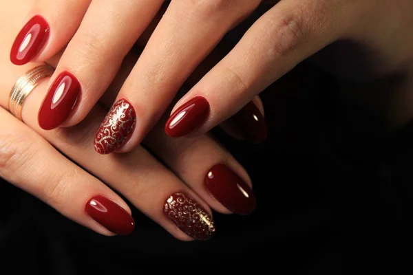 Sexy Manicura Roja Sobre Fondo Textural Moda —  Fotos de Stock