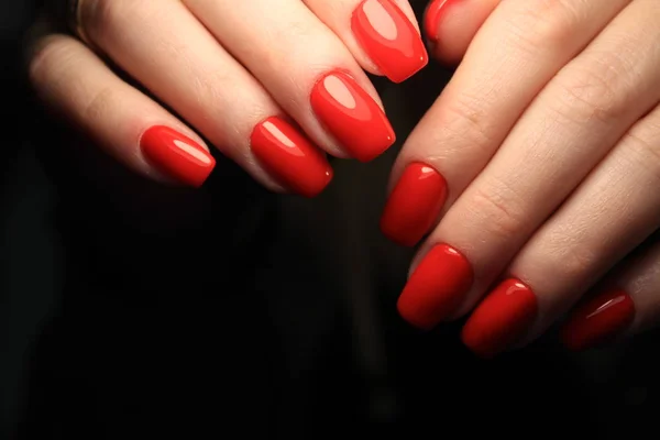 Uñas Rojas Largas Con Hermoso Diseño Moda —  Fotos de Stock