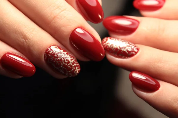 Uñas Rojas Largas Con Hermoso Diseño Moda —  Fotos de Stock