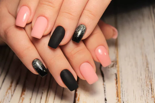 Mooie Zwarte Manicure Met Een Ontwerp Lange Nagels — Stockfoto