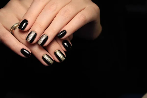 Glam Zwarte Manicure Mooie Vrouwelijke Handen — Stockfoto