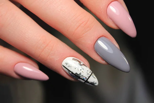 Mooie Roze Manicure Met Een Modieus Ontwerp Nagels — Stockfoto