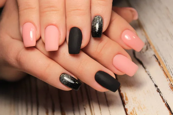 Mode Roze Manicure Mooie Vrouwelijke Handen — Stockfoto