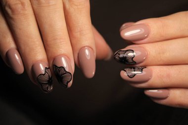 uzun güzel elleri üzerinde şık tırnaklar manikür