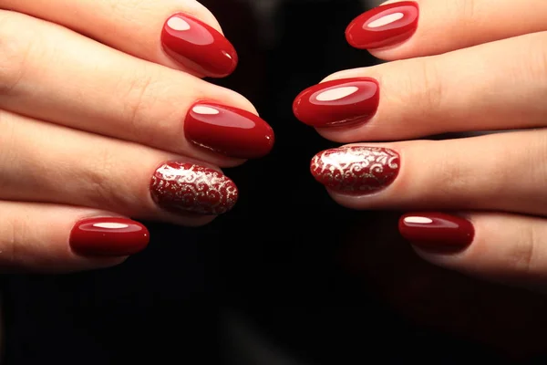 Efektowne Manicure Paznokcie Piękne Kobiece Dłonie — Zdjęcie stockowe