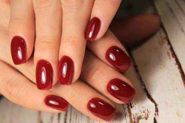 güzel moda tasarım ile uzun kırmızı çivi