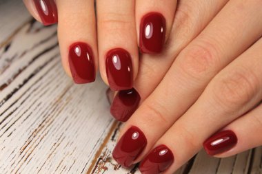 güzel tırnaklar manikür çivi üzerinde şık bir tasarım ile