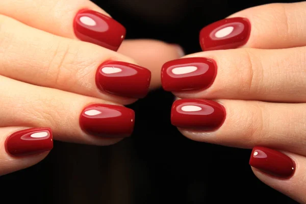 Mode Rode Manicure Mooie Vrouwelijke Handen — Stockfoto