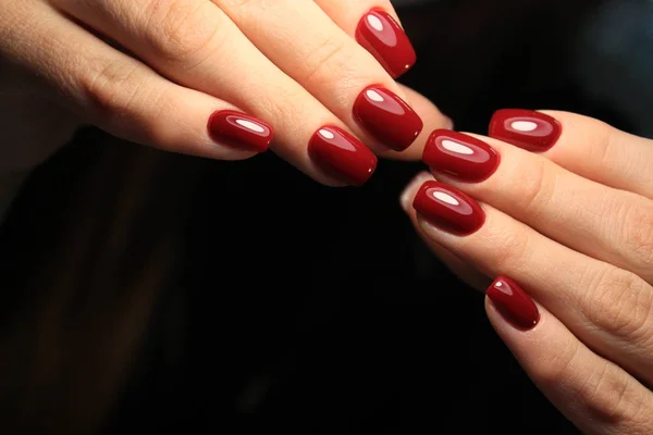 Sexy manicura roja —  Fotos de Stock