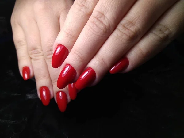 Sexy Czerwone Manicure Modny Tło Zakole — Zdjęcie stockowe