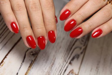 güzel jel cila manikür moda dokulu bir arka plan üzerinde