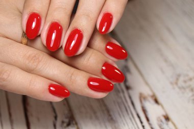 güzel jel cila manikür moda dokulu bir arka plan üzerinde