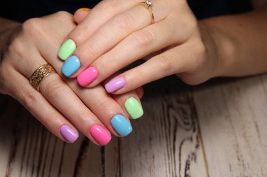 göz alıcı manikür çivi güzel eller üzerinde