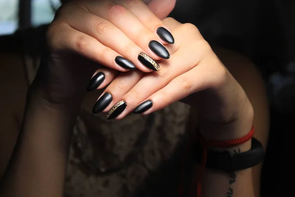 Manicure Met Lange Nagels Achtergrond Van Een Trendy Textuur — Stockfoto