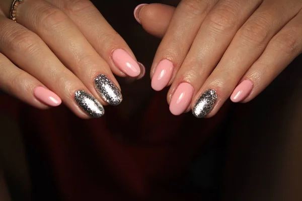 Sexy Roze Manicure Mooie Vrouwelijke Handen — Stockfoto