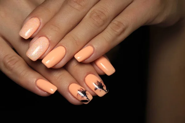 Stijlvolle Perzik Manicure Lange Mooie Nagels — Stockfoto