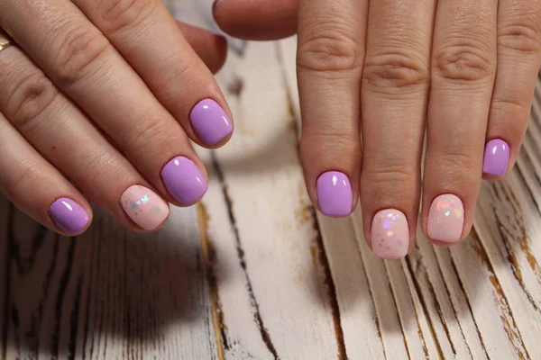 Hermosa Manicura Laca Gel Sobre Fondo Moda Texturizado — Foto de Stock