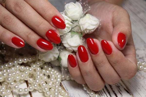 Modny Manicure Czerwony Białym Tle Tekturowych — Zdjęcie stockowe