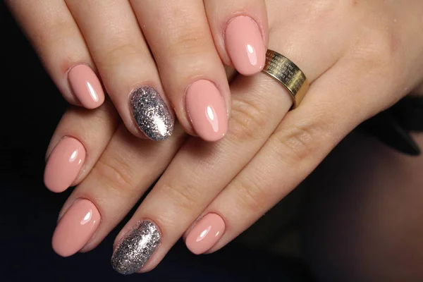 Bella Manicure Rosa Unghie Sullo Sfondo Struttura Alla Moda — Foto Stock