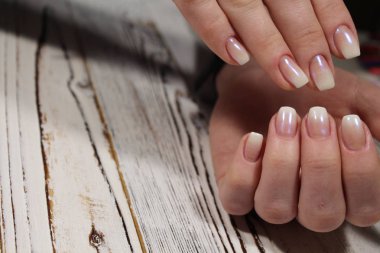 güzel düğün manikür güzel eller üzerinde