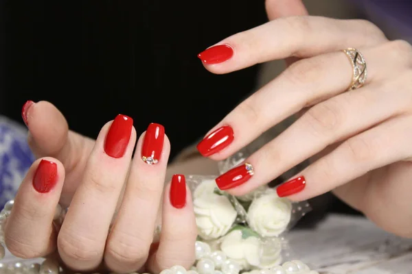 Manicure Vermelho Moda Belos Pregos Longos — Fotografia de Stock