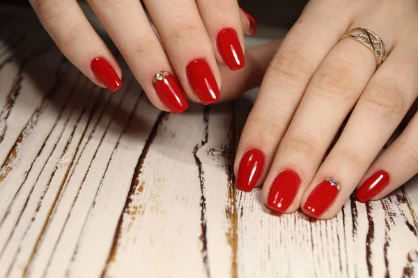 Manicura Roja Con Estilo Sobre Fondo Hermosa Textura —  Fotos de Stock