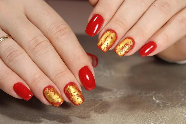 Manicura Roja Con Estilo Sobre Fondo Hermosa Textura —  Fotos de Stock