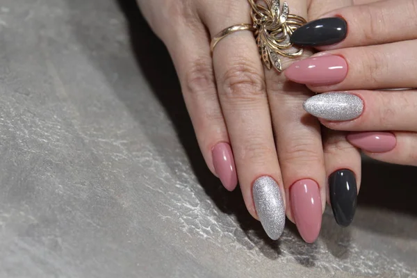 Sexy Manicure Lange Nagels Een Mooie Achtergrond — Stockfoto