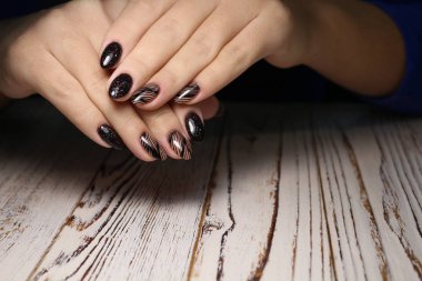 göz alıcı manikür çivi güzel eller üzerinde